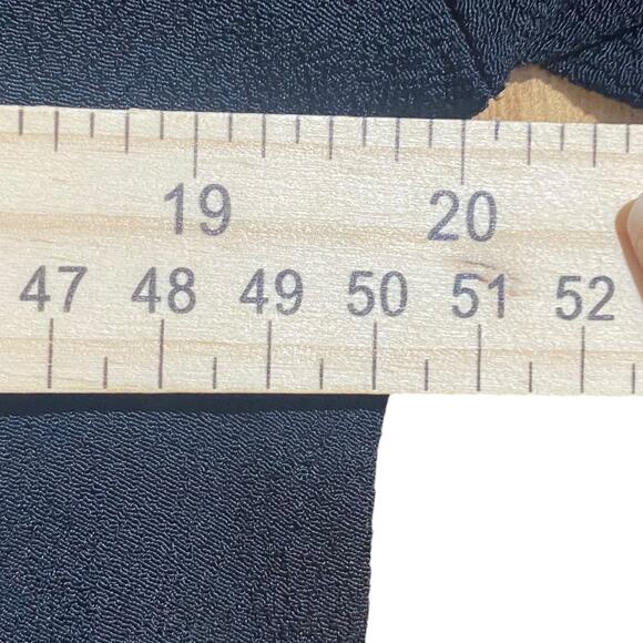 Niche Nilgun Derman Black 3/4 sleeve top with abalone shell buttons Rayon Large - Picture 8 of 9